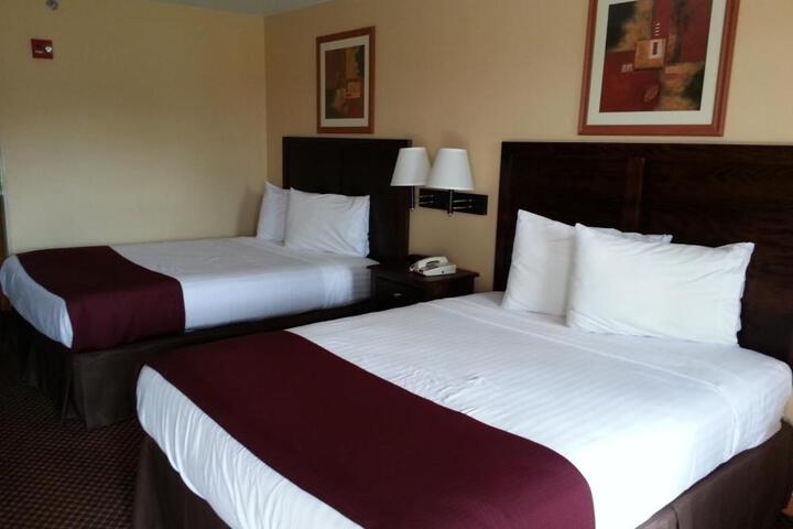 2 Queen Beds (1 of 9)