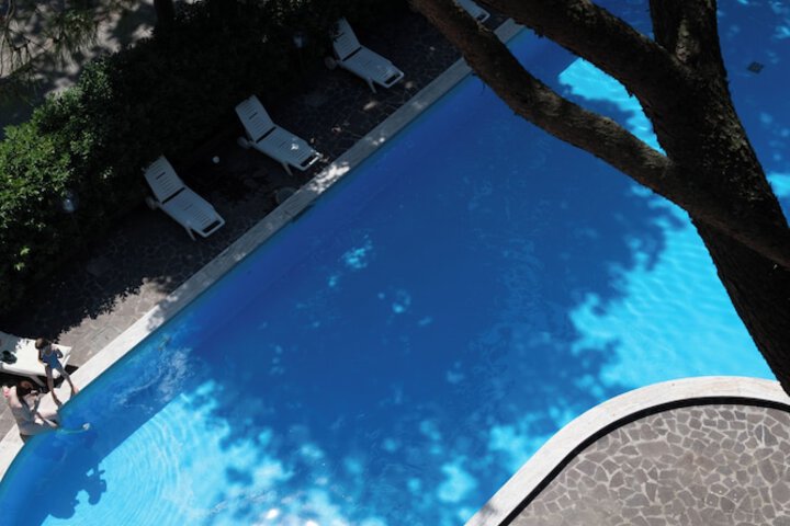 Pool 61 of 90