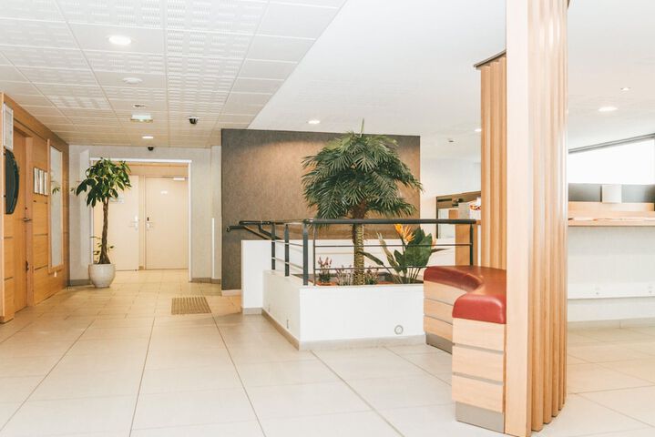Entrance & Lobby
