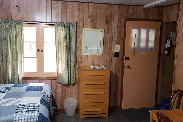 Room 66 of 215
