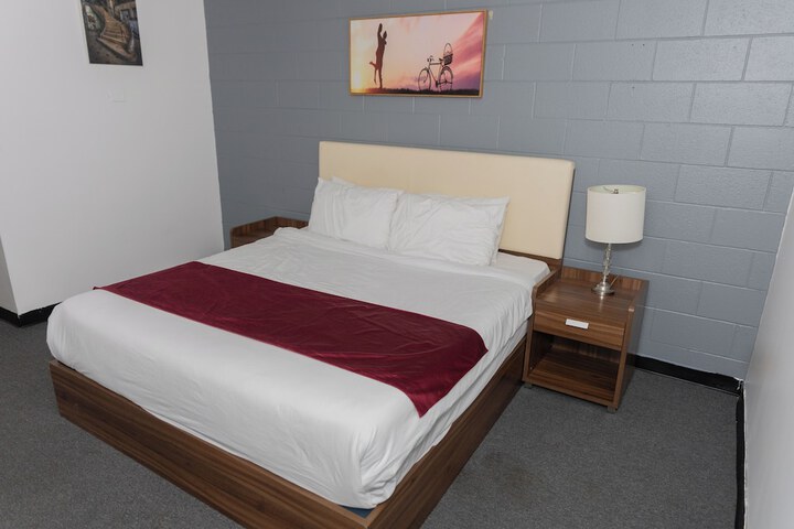 Room 6 of 14