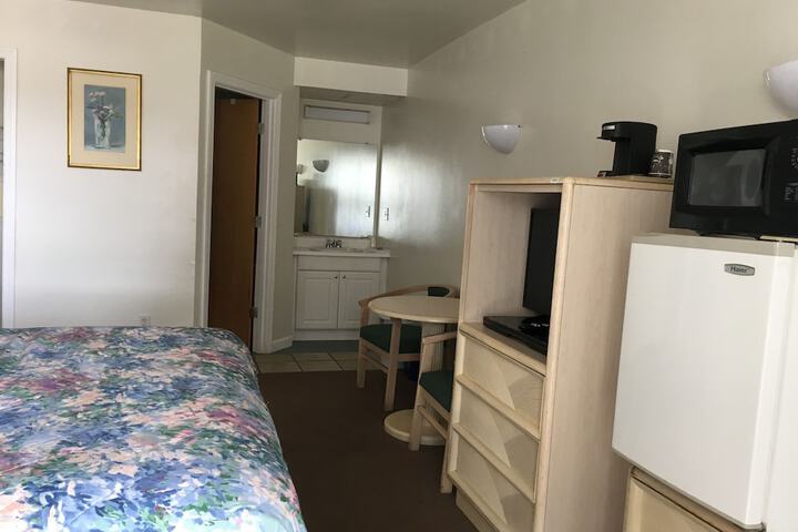 1 King Bed (5 of 9)