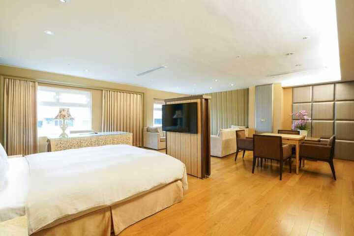 Room 33 of 66