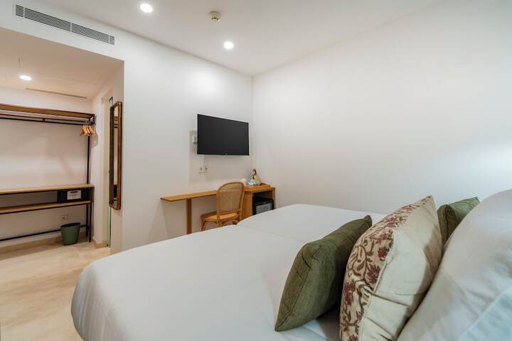 Room 9 of 65