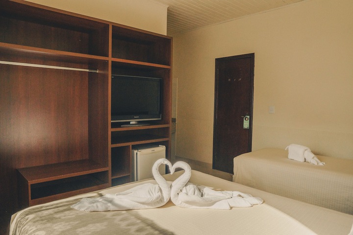 Room 9 of 90