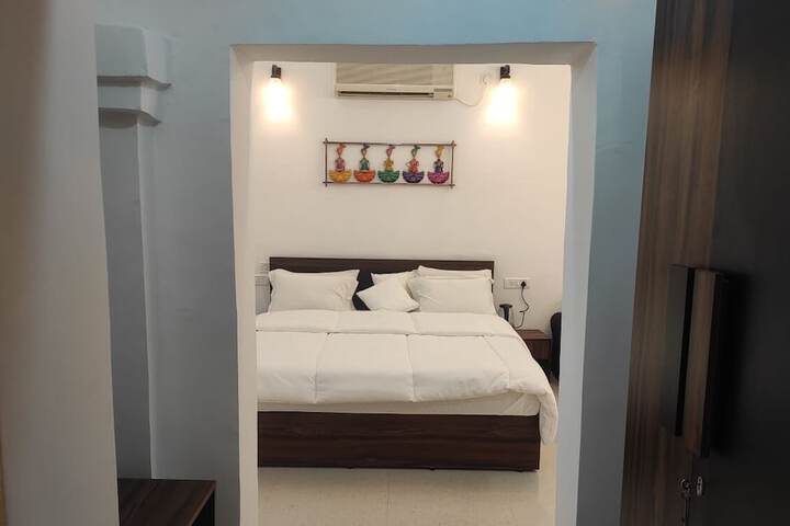 Room 11 of 51