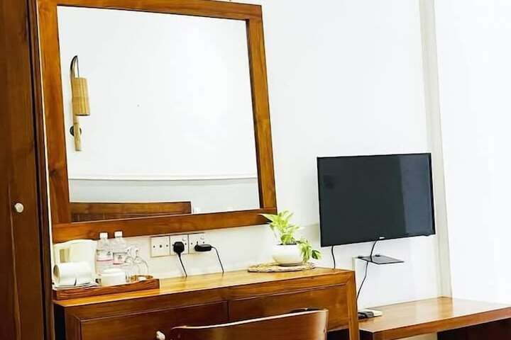 Room 2 of 8