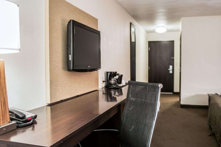 1 King Bed Suite Accessible (1 of 7)