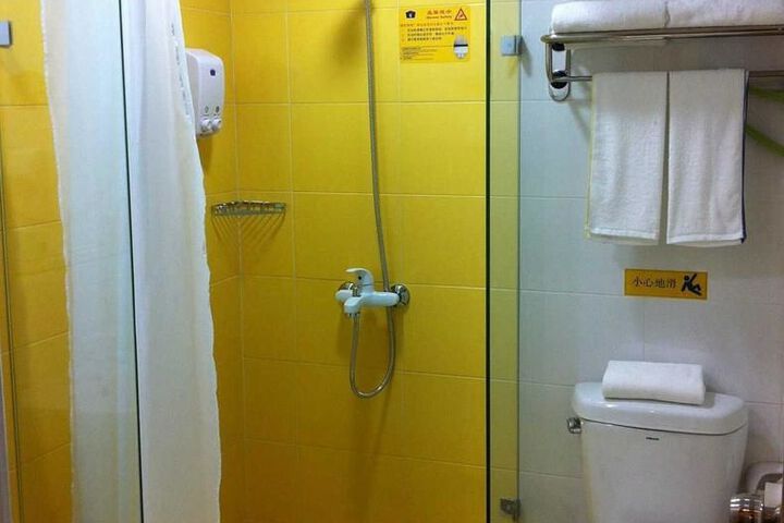 Room 25 of 42