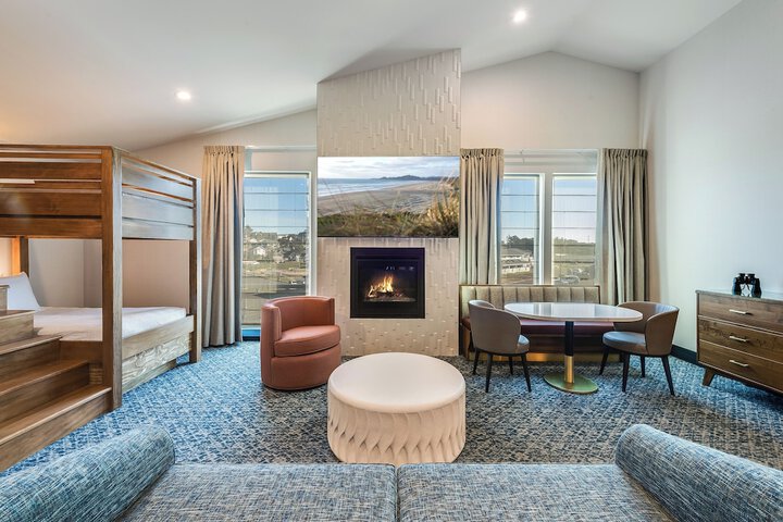 Room 106 of 220