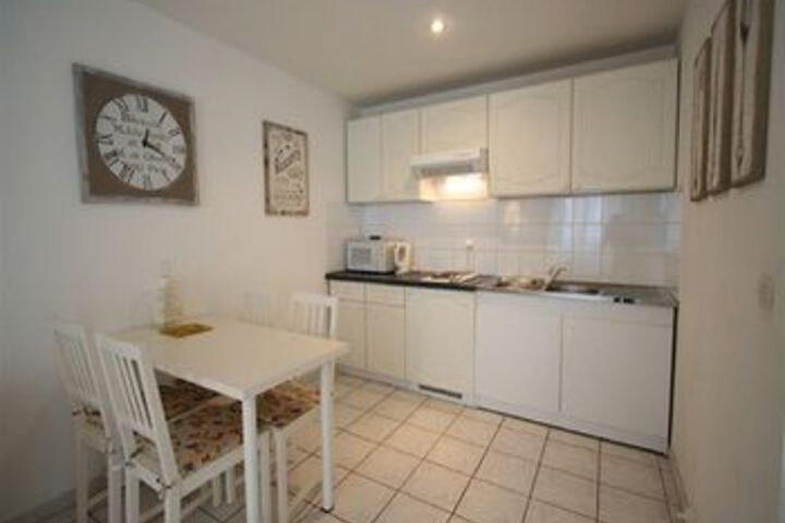 Room 4 of 7