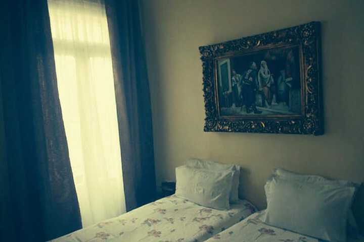 Room 5 of 18