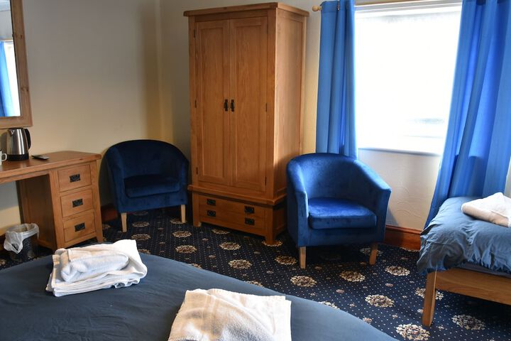 Room 10 of 28