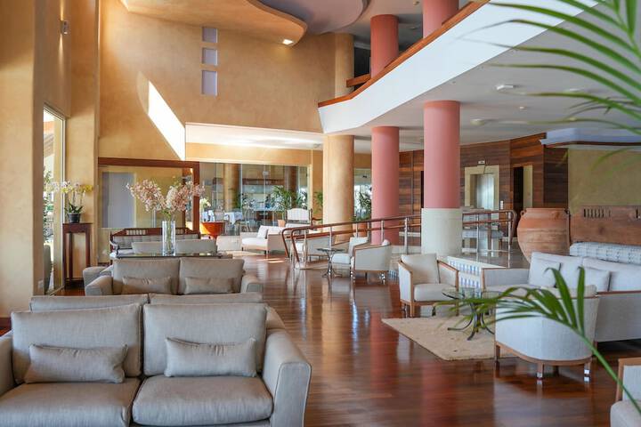 Entrance & Lobby