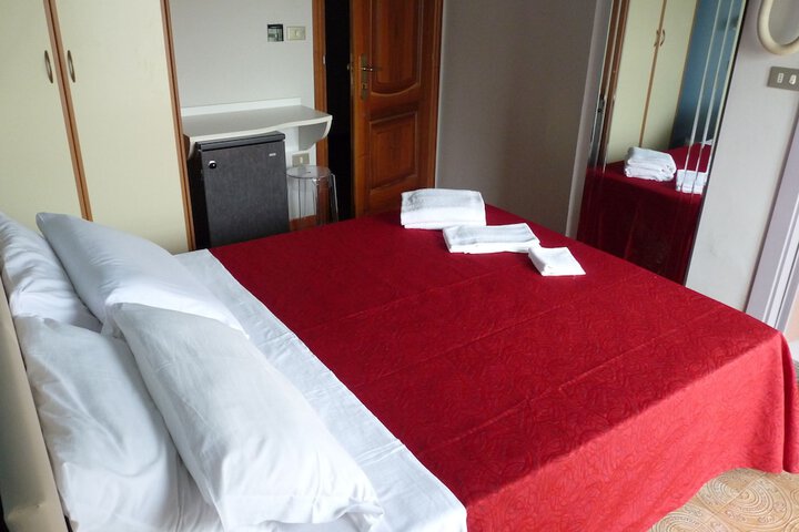 Room 7 of 17