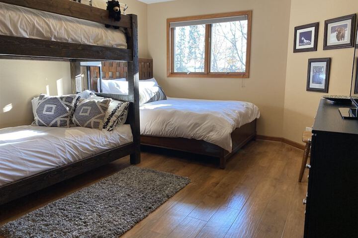 Room 8 of 28