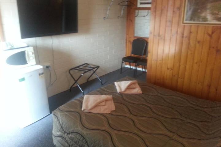 Room 12 of 27