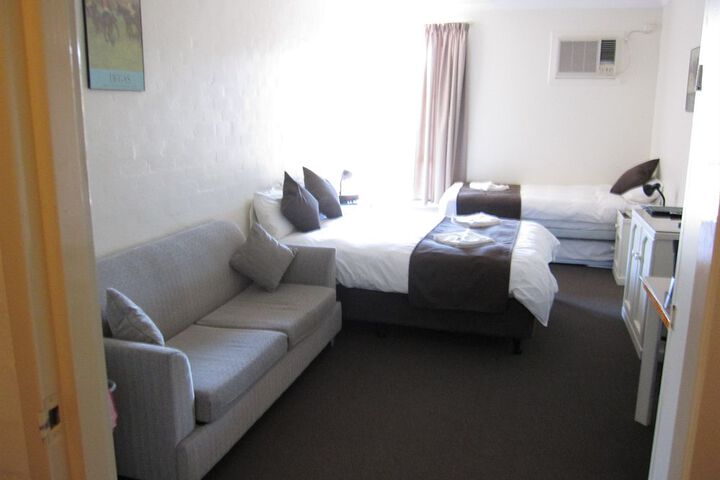 Room 9 of 13