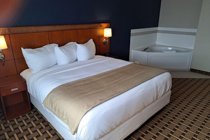 1 King Bed (13 of 13)