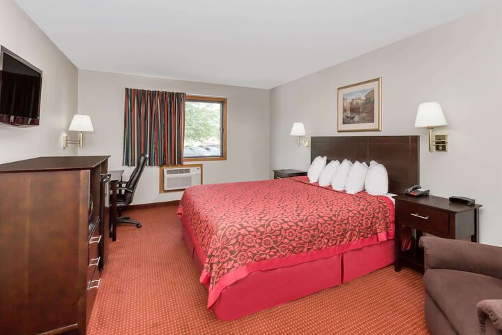 1 King Bed (7 of 9)