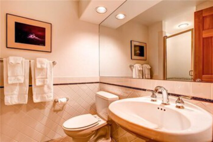 Room 9 of 48