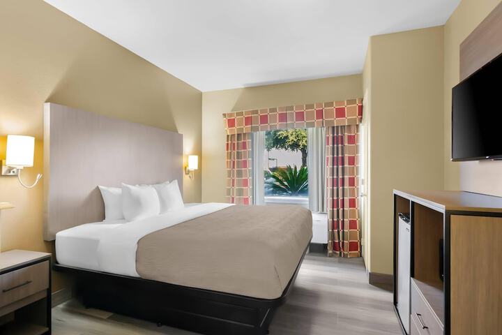 Room 32 of 73