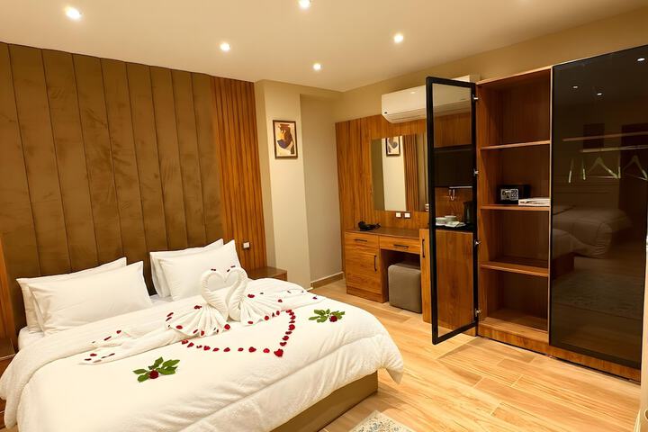 Room 35 of 77