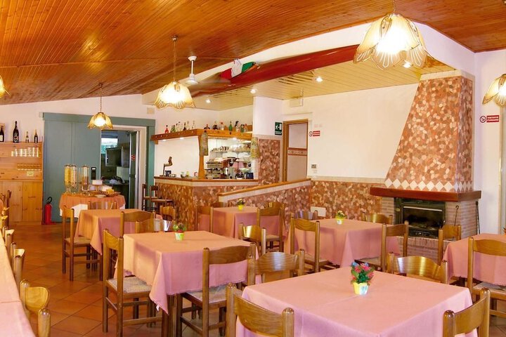 Dining 4 of 6