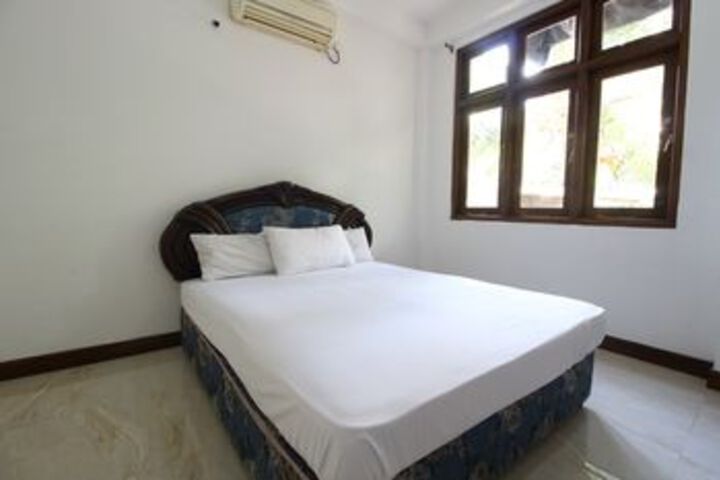Room 10 of 28