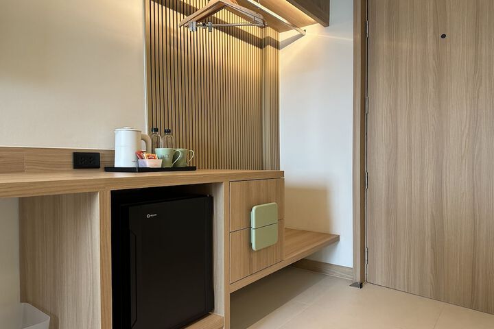 Room 32 of 46