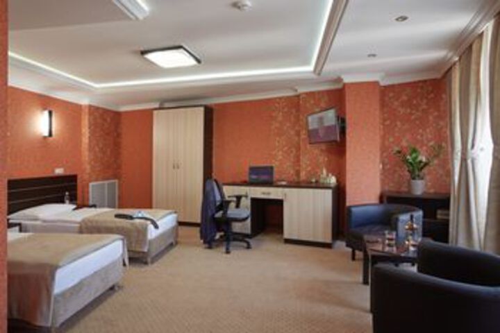Room 17 of 34