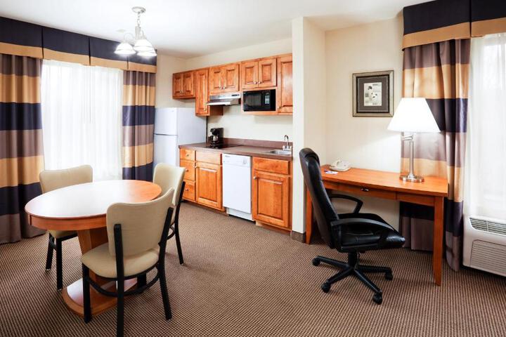 1 King Bed Suite (2 of 10)