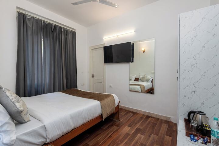 Room 15 of 52