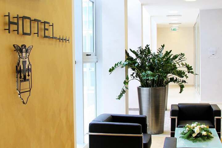 Entrance & Lobby