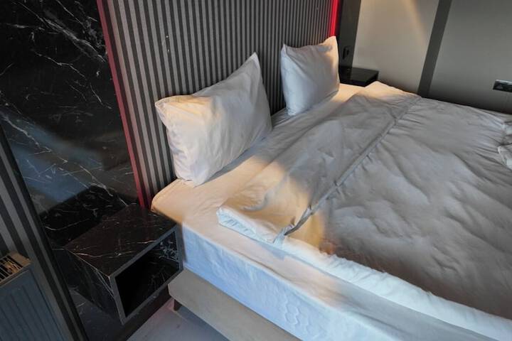 Room 4 of 19