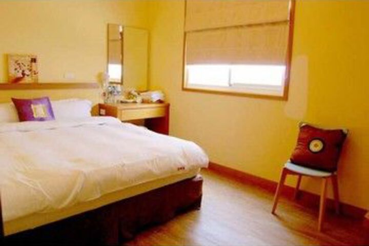 Room 4 of 6
