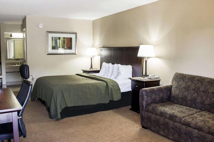 1 King Bed Accessible (4 of 5)