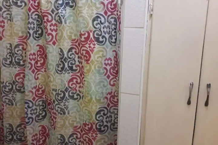 Room 8 of 19