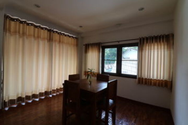 Lounge 7 of 19