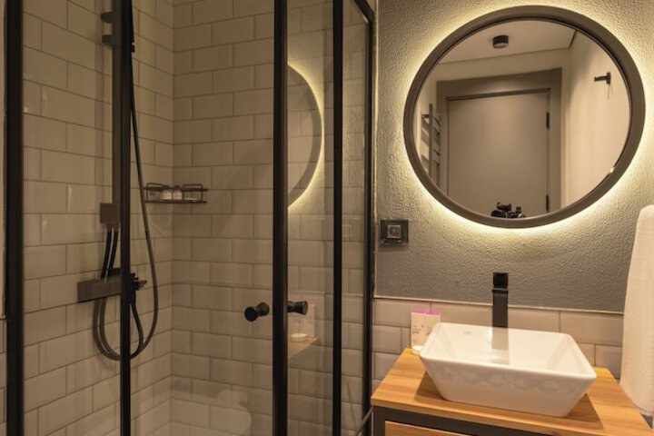 Room 42 of 74
