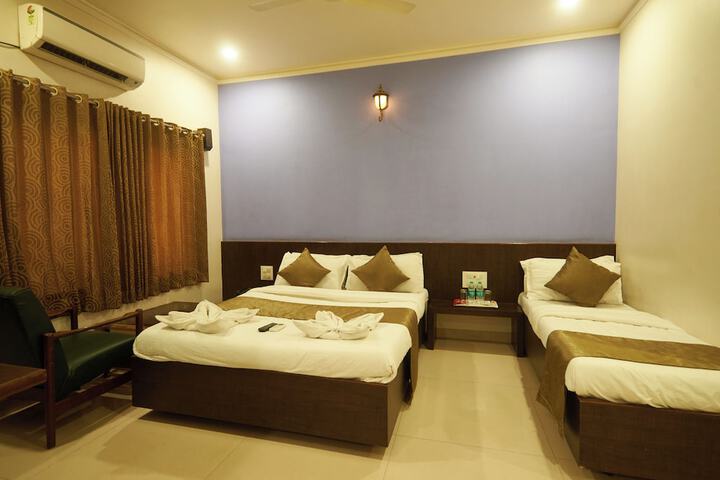 Room 10 of 20