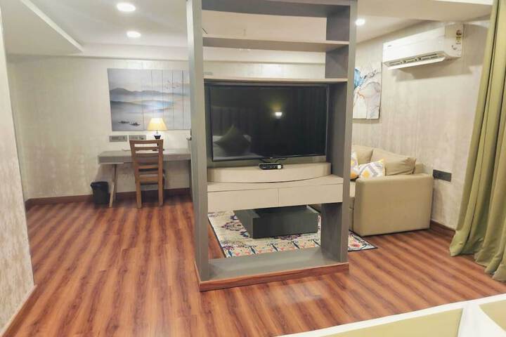 Room 17 of 48