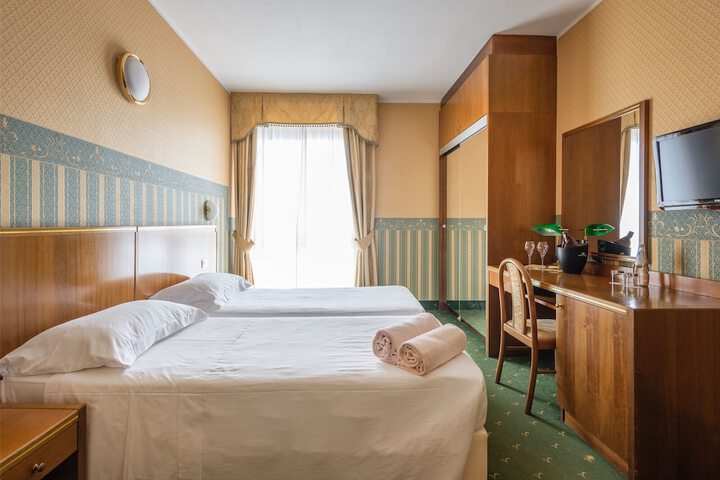 Room 32 of 86