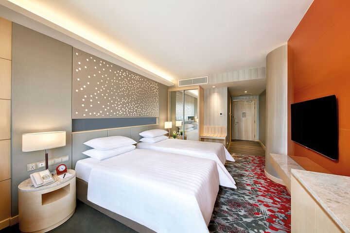 Room 5 of 33
