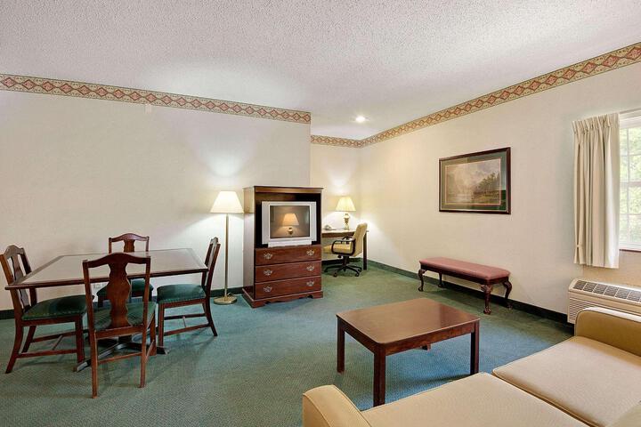 1 King Bed (4 of 6)