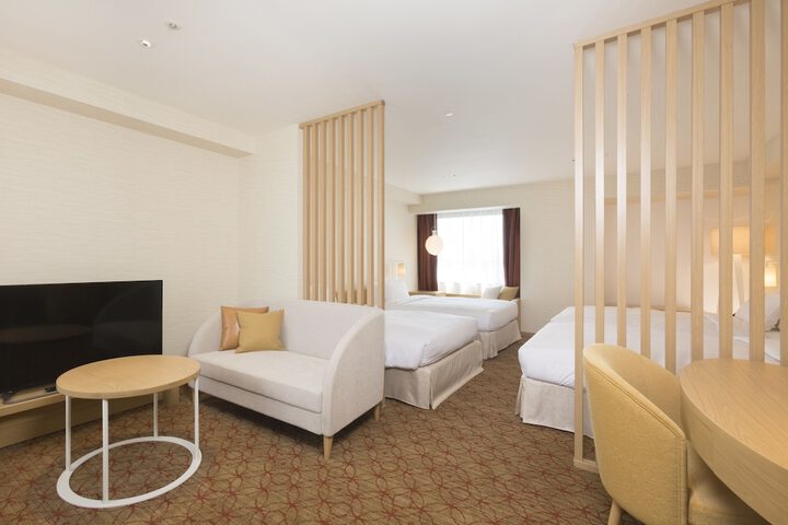 Room 5 of 102