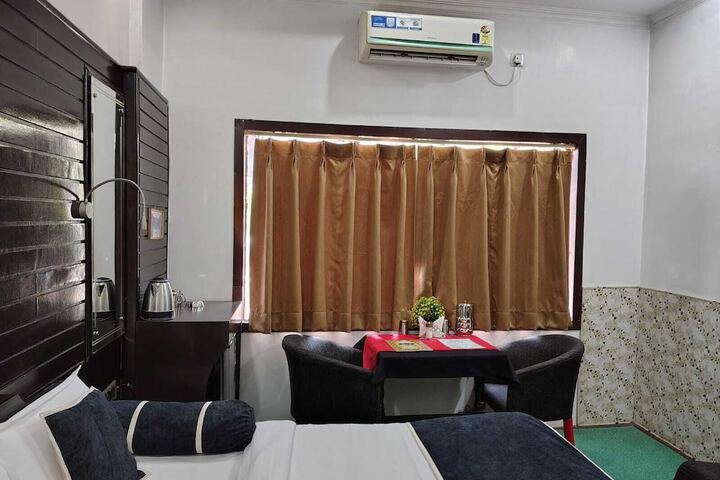Room 4 of 15