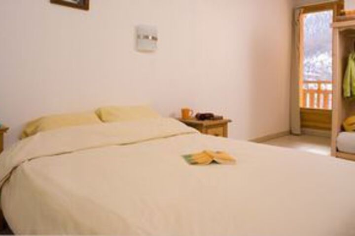 Room 8 of 16