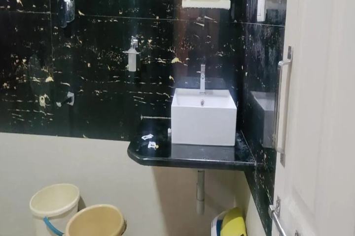 Room 10 of 20