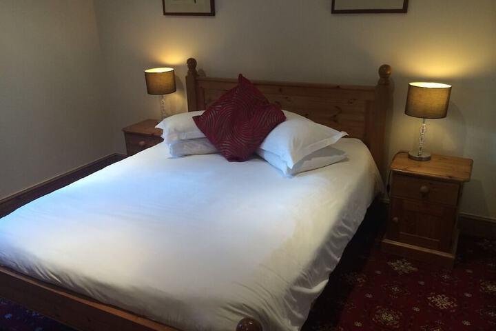 Room 6 of 28